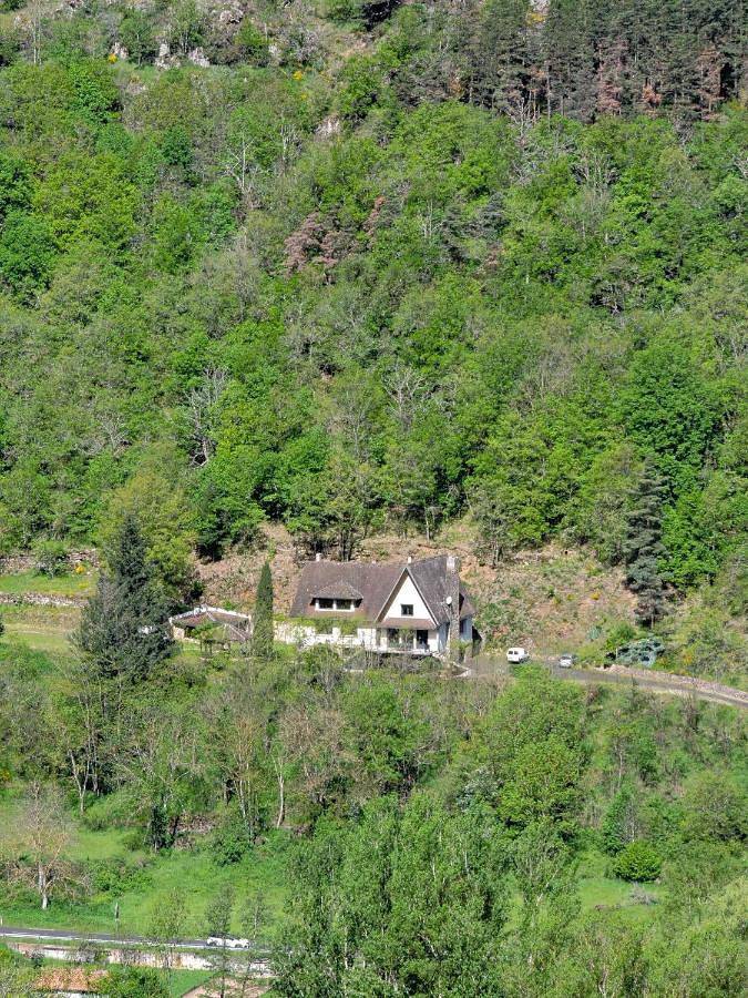 Cottage pour 3 personnes, avec vue et jardin, animaux acceptés dans Molompize