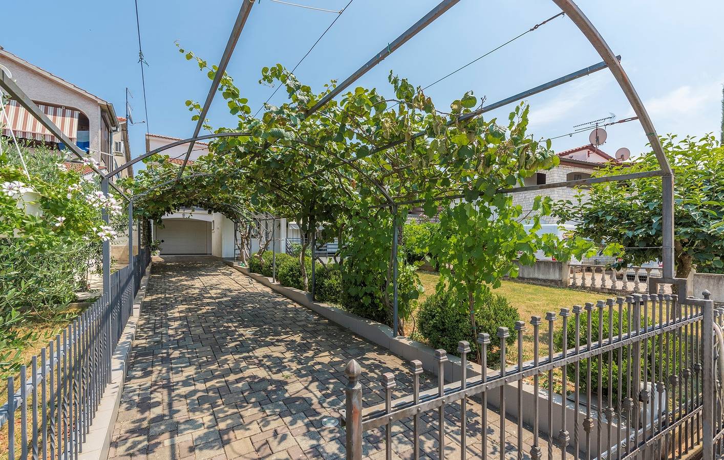 Ganze Wohnung, Ferienwohnung Green mit Balkon in Nova Vas, Porec und Umgebung