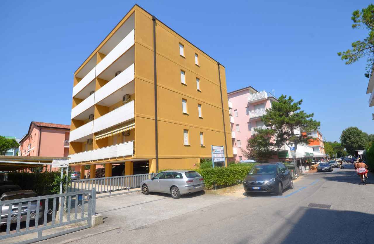 Entire vacation apartment, Holiday apartment with air conditioning and balcony in Bibione, Venice Province