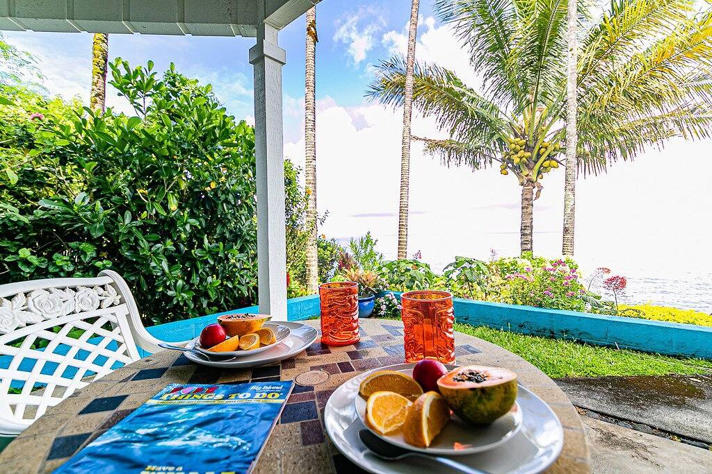 Oceanfront in Hilo Hale Kai Suites Bamboo Room - King Bed, Private Bathroom in Paukaa, Hamakua