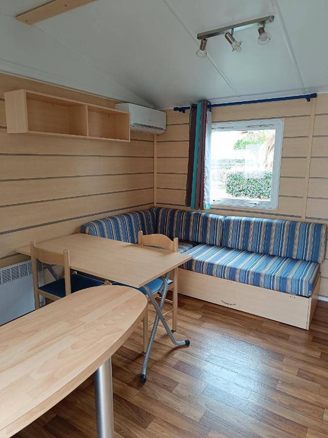 Camping pour 5 personnes, avec piscine ainsi que terrasse et jardin