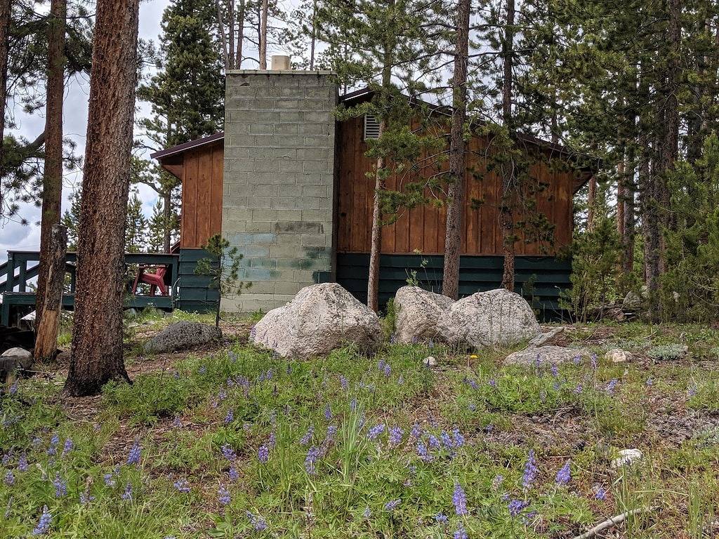 Machen Sie in der Piney Lodge einen Schritt zurück in die Vergangenheit in Grand County