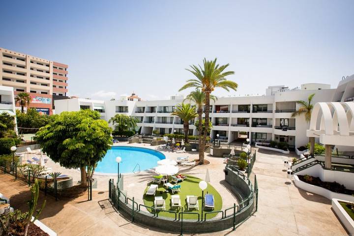 Agriturismo per 3 persone, con piscina e terrazza ad Arona