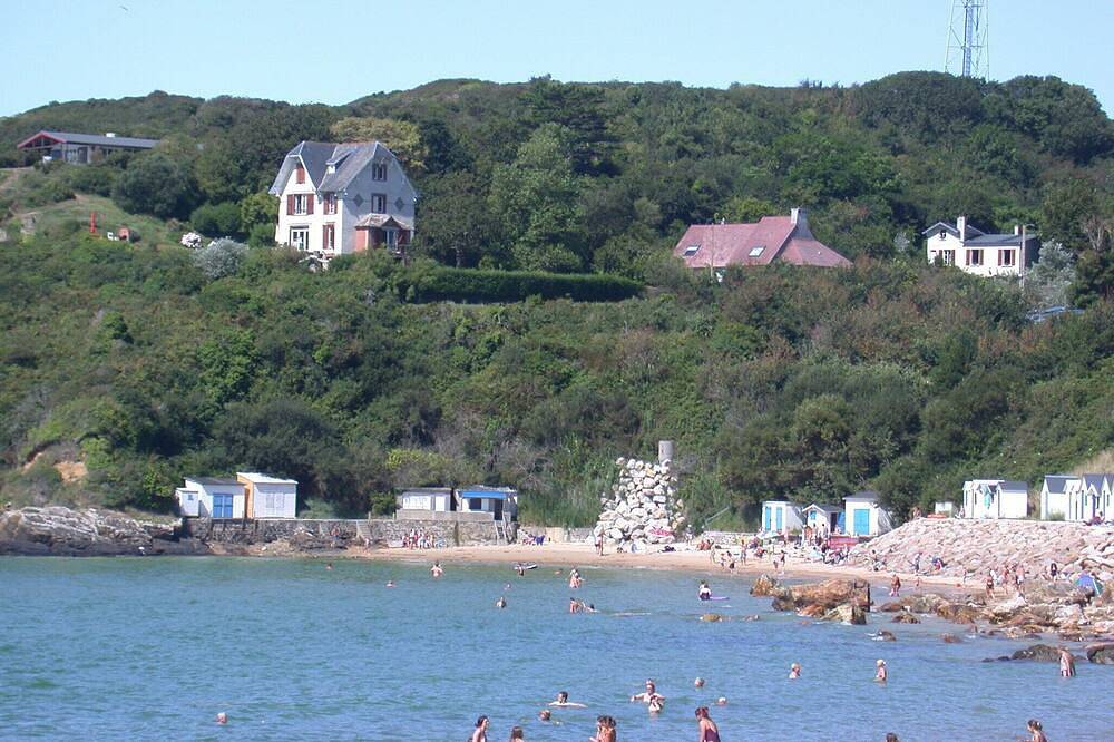 Haus, Uferpromenade, Sandstrand, gegenüber von Channel Island in Barneville-Carteret, Côte de la Déroute