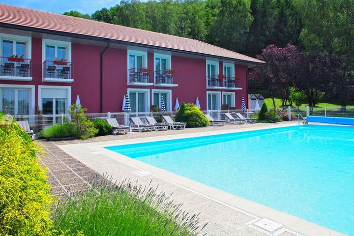 Hôtel pour 3 personnes, avec piscine et jardin ainsi que sauna et vue à Passenans - 3