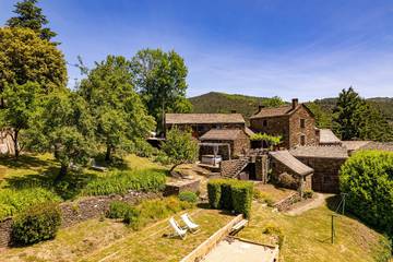 Chambre d’hôte pour 2 personnes, avec piscine ainsi que jacuzzi et jardin dans Lozère