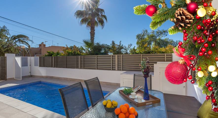 Villa with pool for 12 people in Torrevieja