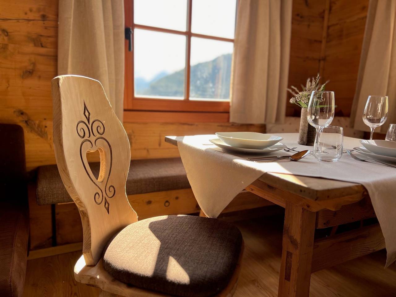 Nieuw geopend – Chalet 'Larchrast' met bergzicht, privéterras, een plek van rust in Ulten, Ortler Alps