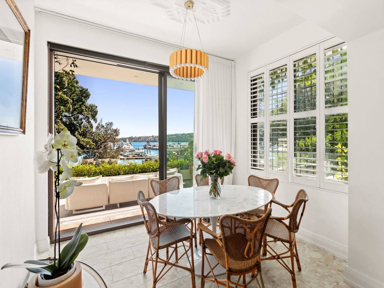 Entire apartment, Superb 2-Bed Apartment Facing Rose Bay Marina in Rose Bay, Sydney