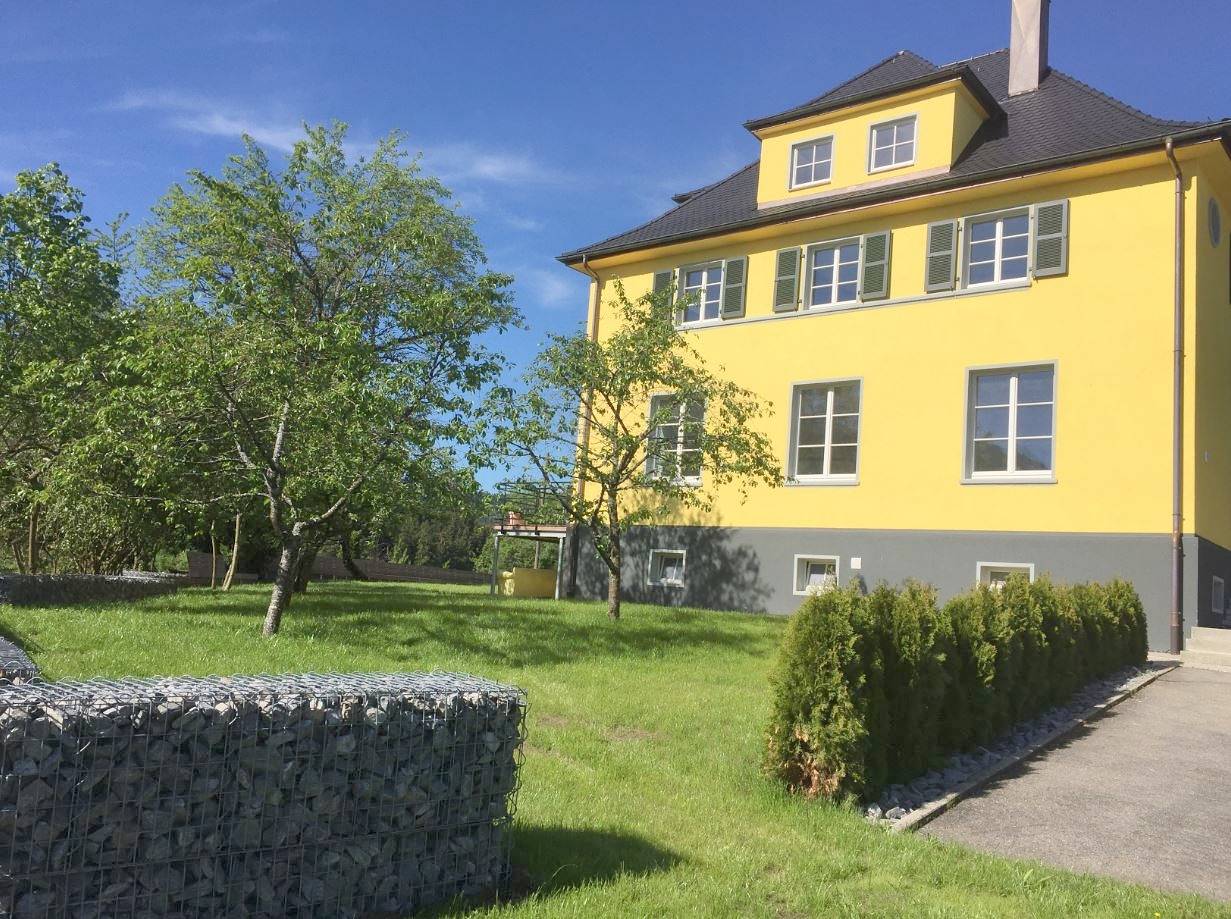 Ferienhaus alte Kinderschule - Ferienhaus alte Kinderschule, 200qm, 4 Schlafzimmer, max. 10 Personen in Hausen am Tann, Albsteig Etappe 14