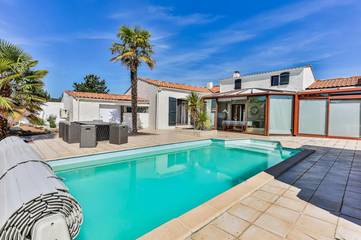 Location de vacances pour 7 personnes, avec jardin ainsi que terrasse et piscine à Notre-Dame-de-Riez