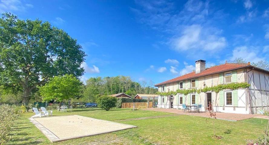 Chambre d’hôte pour 4 personnes, avec vue ainsi que piscine et jardin