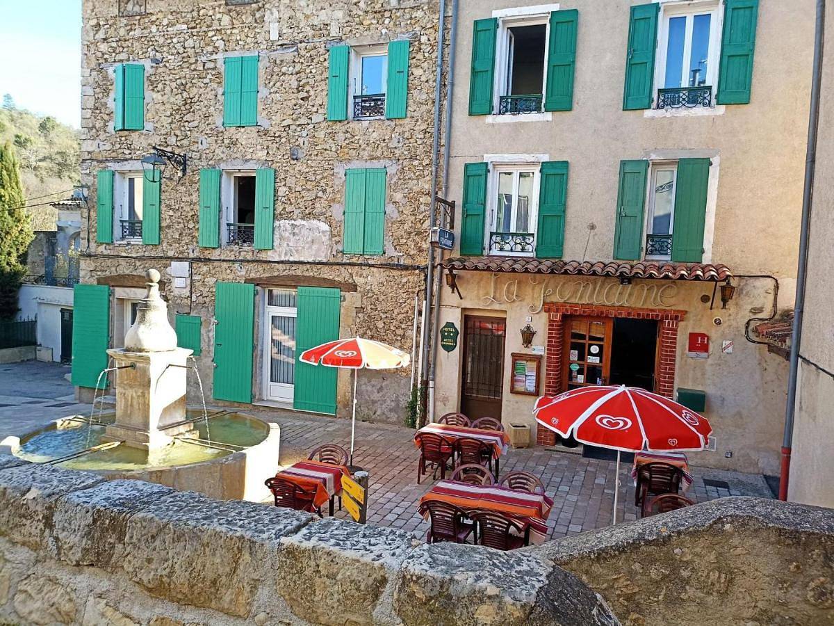 Basic Double Room with Shared Bathroom in Saint-Martin-de-Brômes, Alpes-de-Haute-Provence