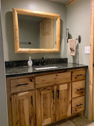 Log Cabin for 10 Guests in Custer State Park, South Dakota, Picture 4