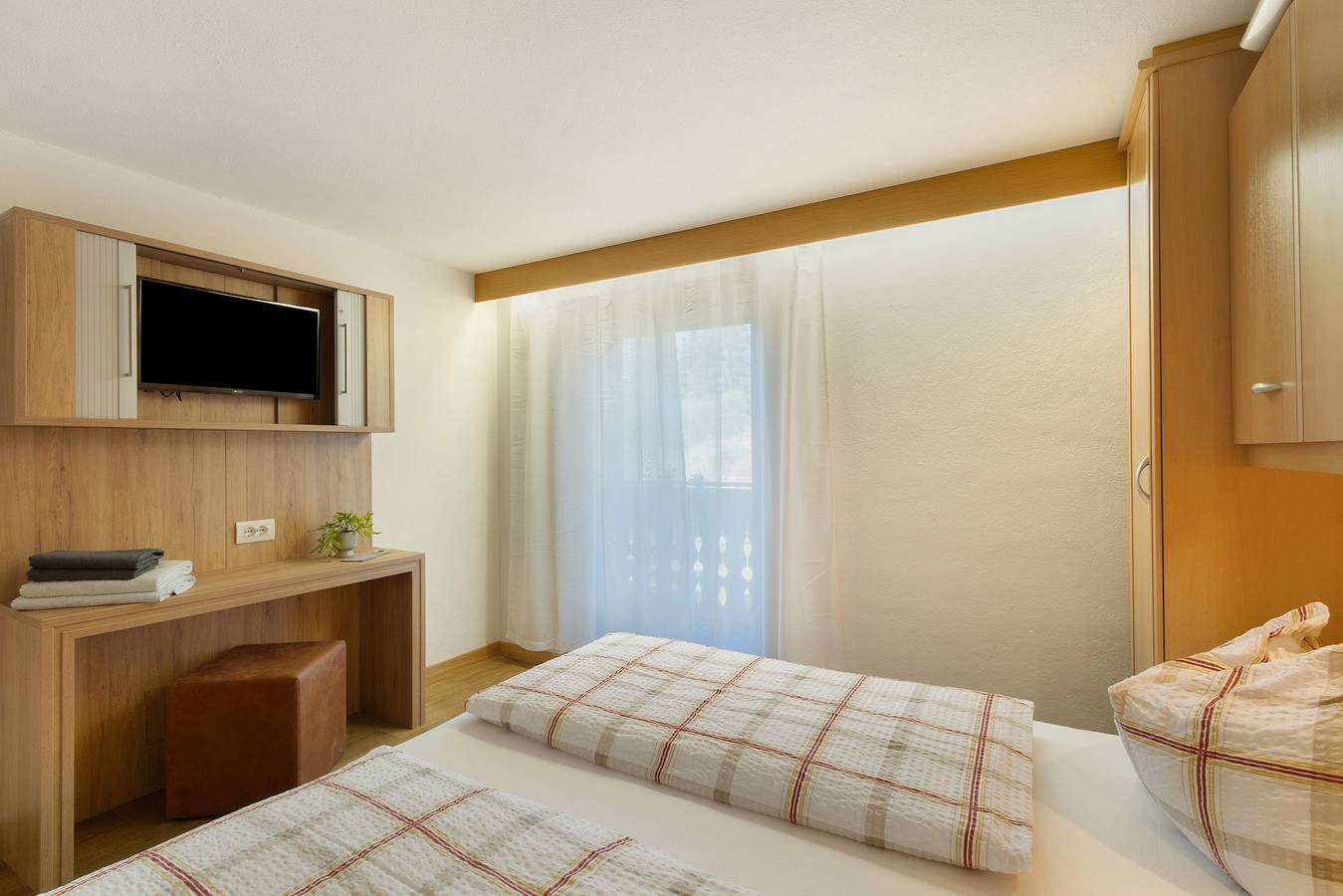 Zimmer 'Pension Waldheim 3' mit Bergblick, Gemeinschaftsgarten und Wi-Fi in Ahrntal, Zillertaler Alpen