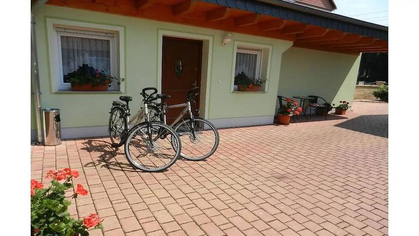 Ferienhaus für 2 Personen, mit Garten, mit Haustier in Cossebaude