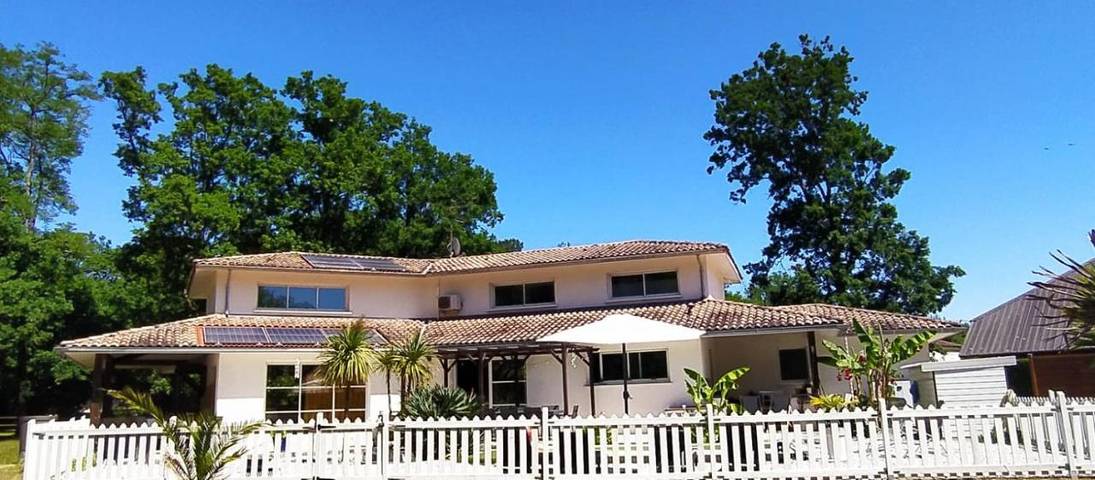 Location de vacances pour 8 personnes, avec jardin ainsi que piscine et vue à Saint-Vincent-de-Paul - 3