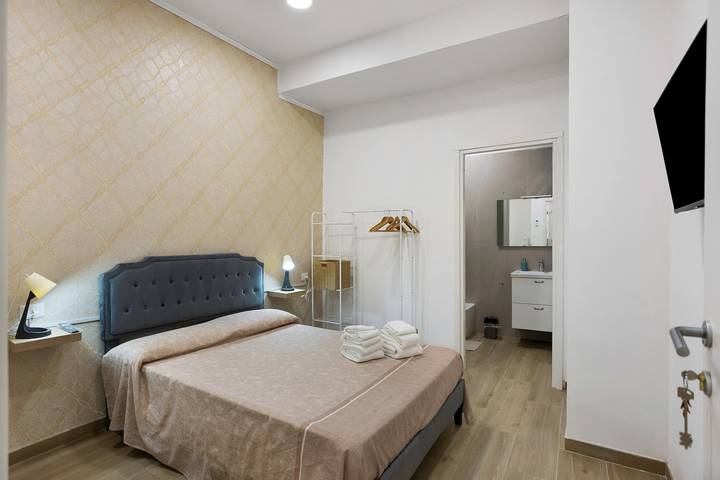 B&B Int' O' Vico - Camera Matrimoniale Deluxe 6 con Wi-Fi e Aria Condizionata in Napoli, Napoli e dintorni