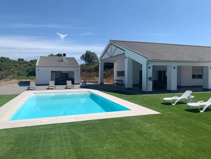 Casa de vacaciones para 20 personas, con terraza además de vistas y piscina - 1