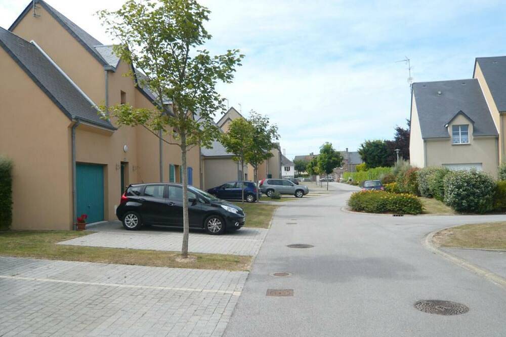 Entire apartment, Charming Garden Apartment in Barfleur - 1Br, Wifi, Parking, Bbq in Barfleur, Cherbourg region