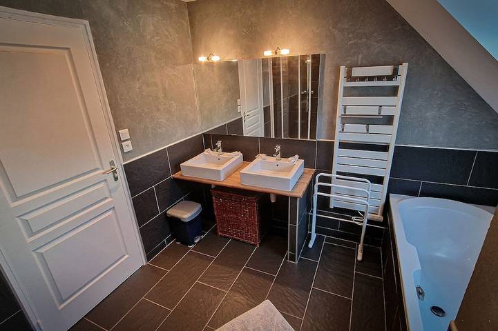Location de vacances pour 9 personnes, avec Terrasse et Jardin dans Port de Saint-Vaast la Hougue - 4
