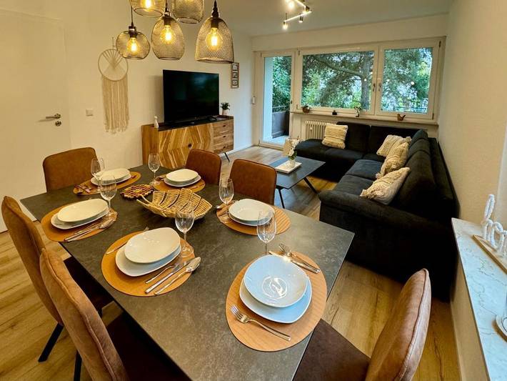 Ferienwohnung für 5 Personen, mit Balkon und Terrasse sowie Garten in Sindelfingen