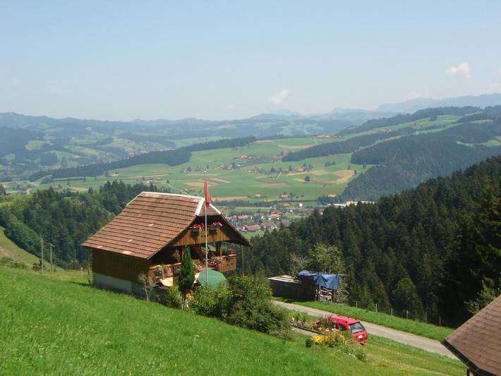 Ferienhaus für 4 Personen, mit Balkon und Terrasse sowie Garten und Ausblick im Berner Oberland - 2