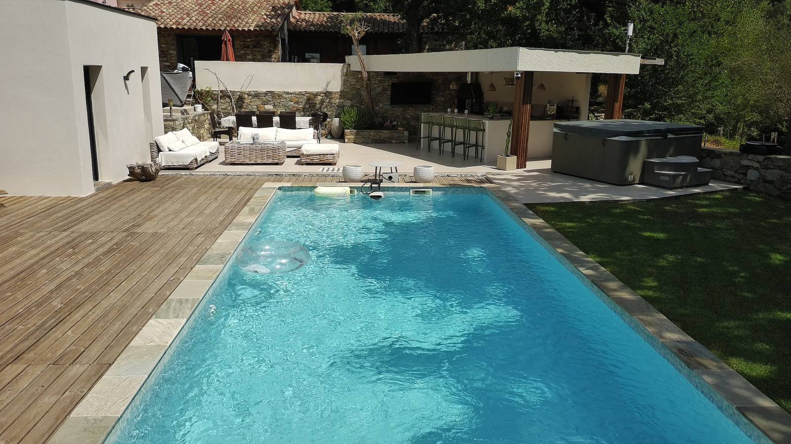 Villa di charme con 3 camere, piscina privata e riscaldata in Barbaggio, Calvi e dintorni