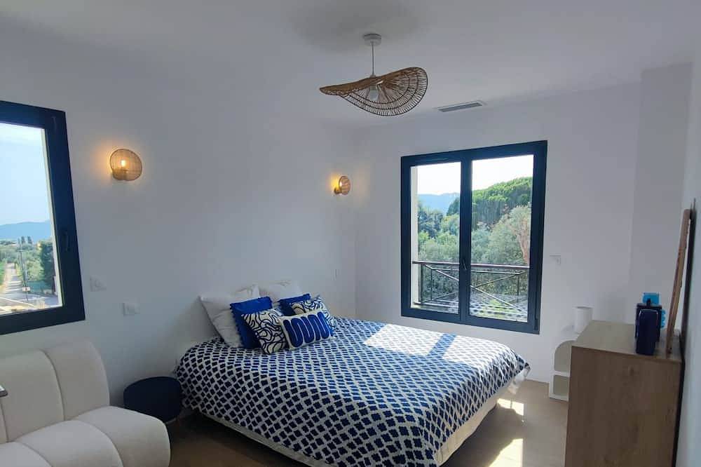 Luxury villa with pool & jacuzzi 20' from Cannes in La Roquette-sur-Siagne, Cannes regio