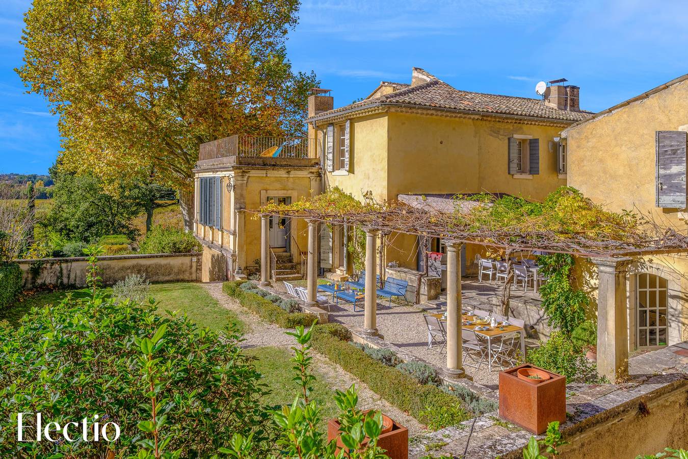 La Maison | Château Constantin in Cadenet, Parc naturel régional du Luberon