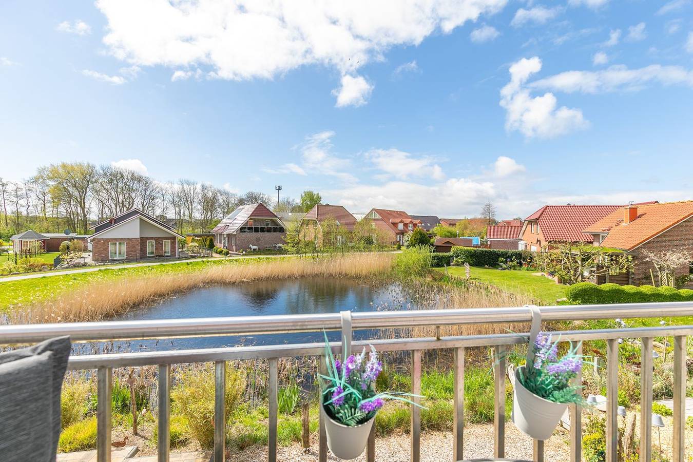 Ganze Wohnung, Haus am Teich Whg. 2 Büsum – Süd-Balkon am Naturteich, 2 Zi / 3 Pers. in Büsum, Dithmarschen
