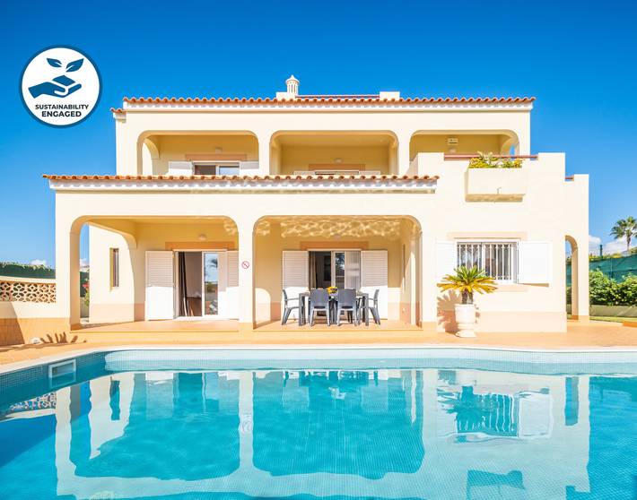 Villa for 12 people, with Balcony and Terrace as well as Garden in Albufeira