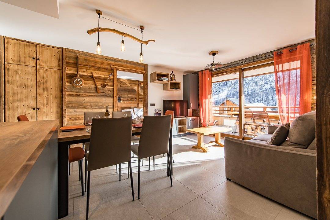 Appartement de vacances entier, Bel appartement Haut de Gamme 6 personnes avec deux terrasses ensoleillées au coeur du village in Saint-Sorlin-d'Arves, Région de Saint-Jean-de-Maurienne