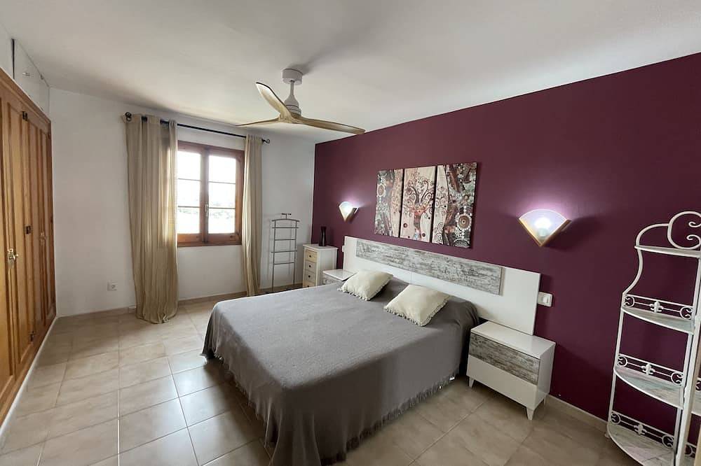 Entire apartment, Mitjaneta - Apartamento con Piscina in Cala Blanes, Ciutadella