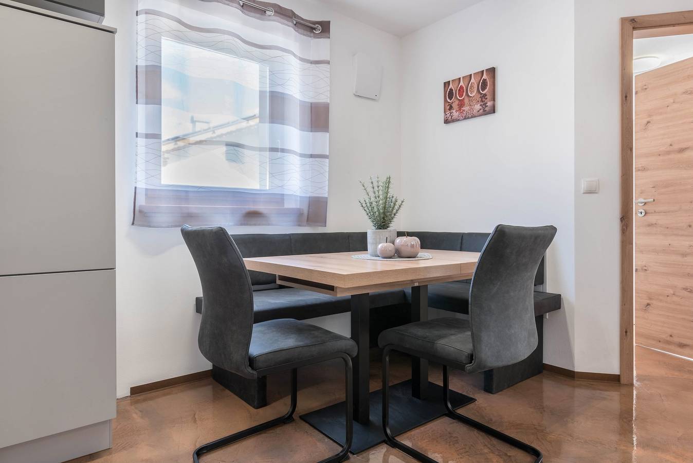 Appartement entier, Appartement "Trojer 2" avec vue sur les montagnes, bain à remous & Wi-Fi in Sarnthein, Sarentino