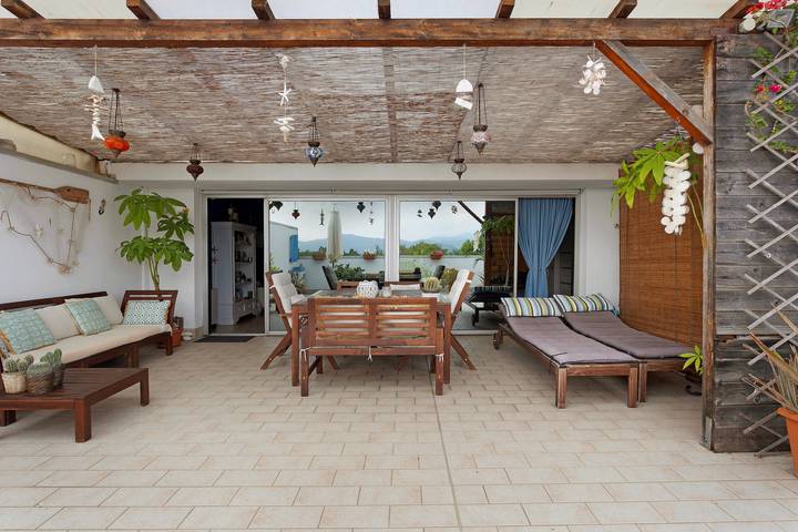 Ganze Wohnung, Penthouse 'Attico Con Terrazza' mit Bergblick, Gemeinschaftsterrasse & Klimaanlage in Viareggio, Italienische Riviera