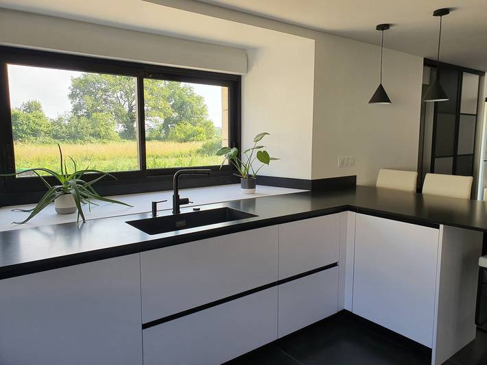 Holiday Home 'Neizh Ar Kaouenn Brandérion' with Private Pool, Jacuzzi and Wi-Fi in Brandérion, Côte des Mégalithes