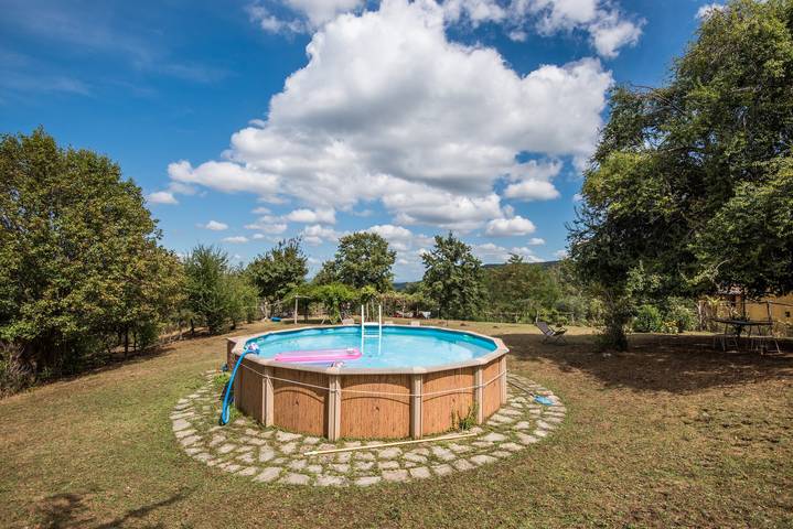 Geheel appartement, Vakantie Appartement 'Lavanda' met Uitzicht op de Bergen, Gedeeld Zwembad & Wi-Fi in Montieri, Provincie Grosseto