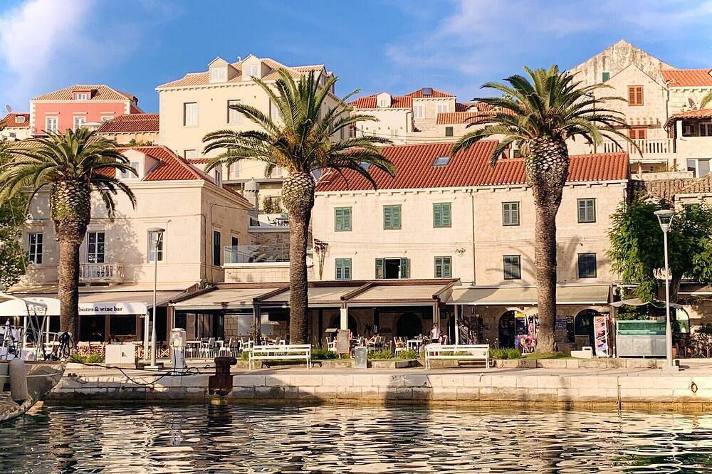 Ganze Wohnung, Apartment am Meer in einem denkmalgeschützten Steinhaus, komplett renoviert in Cavtat, Dubrovnik-Neretva