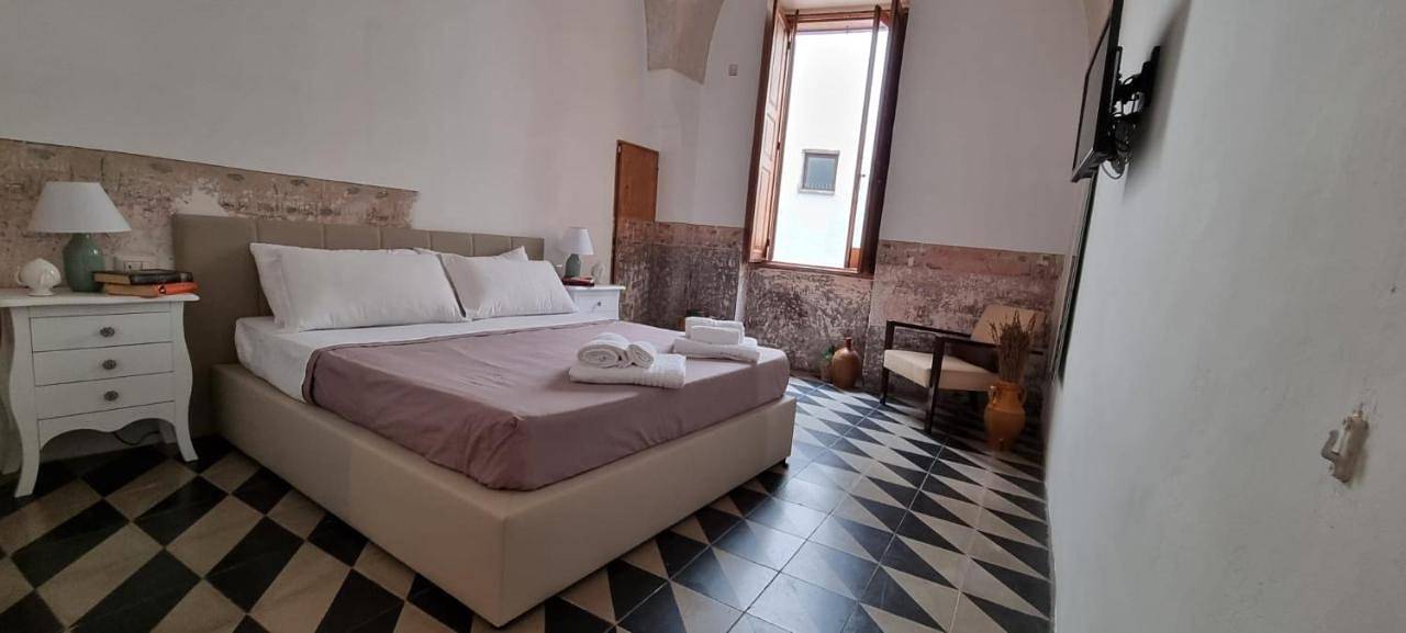Large Double Room in Galatone, Golfo di Taranto