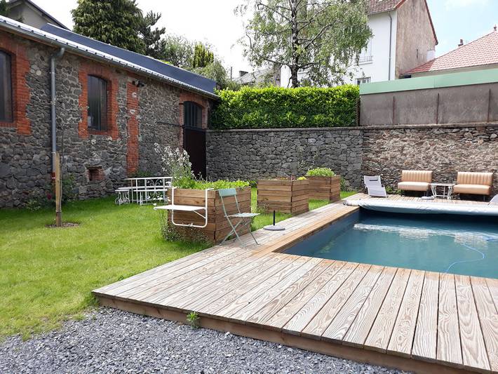 Gîte pour 3 personnes, avec Piscine dans le Cantal