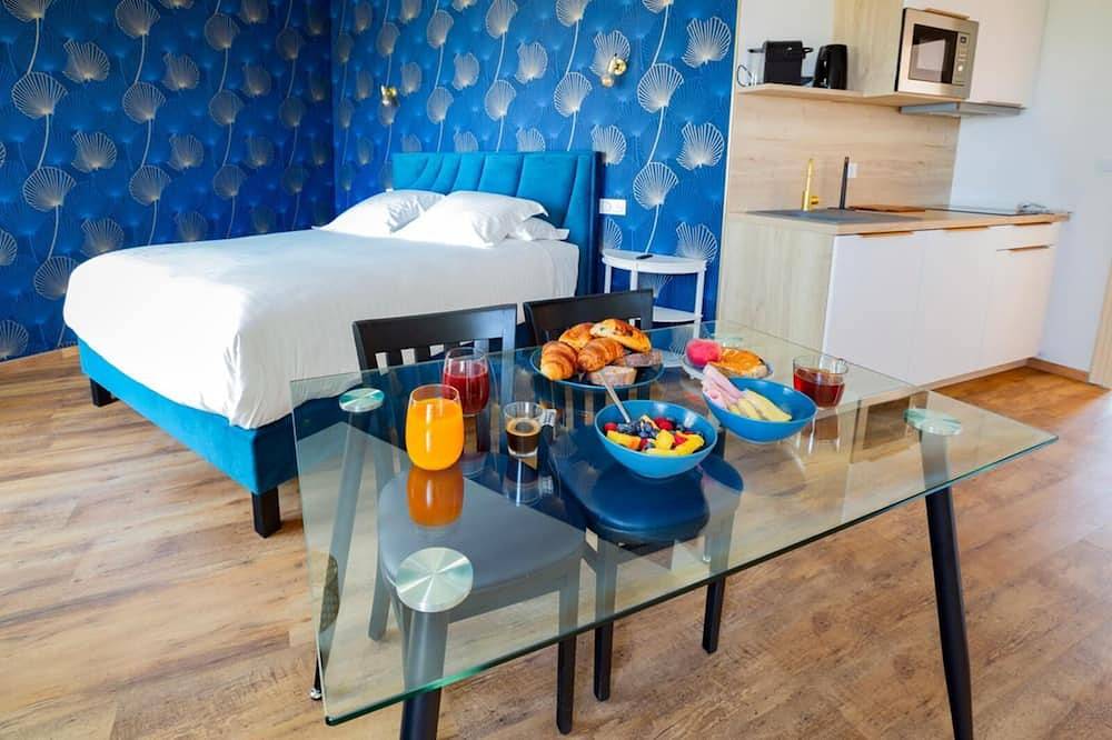 Apartamento entero, Apartment with Terrace in Sainte-Tulle, Parque natural regional del Luberon