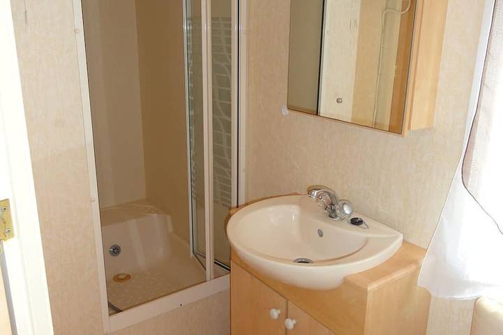 Mobile home for rent (sleeps 5) at Camping du Lac in Neuvic - 3 bedrooms in Neuvic, Ussel und Umgebung