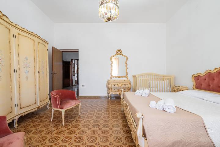 Entire apartment, Domus Mario – Spacious Apartment in the Heart of Sant’Antioco in Sant'Antioco City, Sant'Antioco