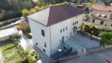 Gîte pour 8 personnes, avec terrasse à Luzenac