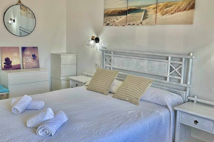 Appartement entier, Sa Vinjolita - Appartement Avec Piscine in Cala Blanes, Ciutadella