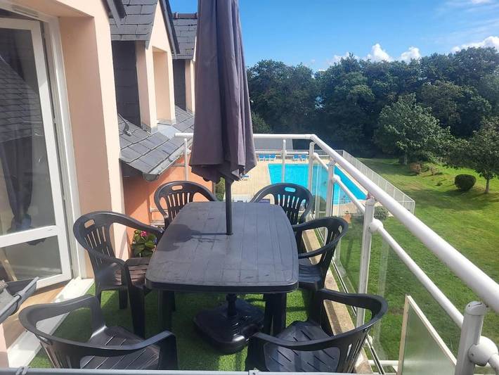 Appartement de vacances pour 5 personnes, avec jardin ainsi que vue et piscine