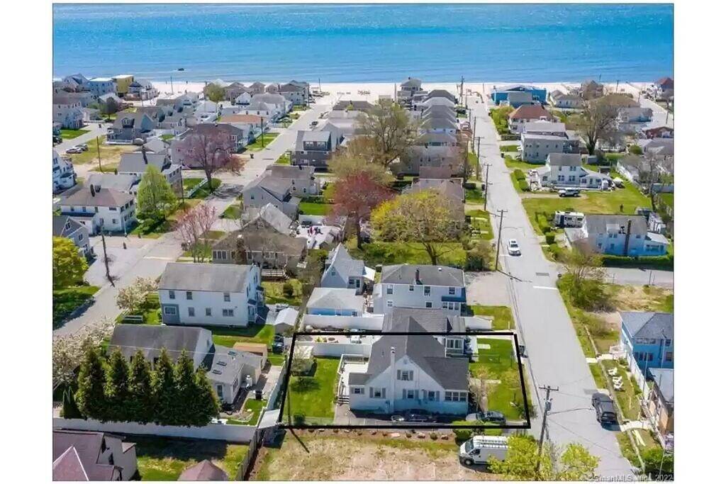 4 Bed/2 Bath -Private Beach: Old Colony in Old Lyme, Connecticut