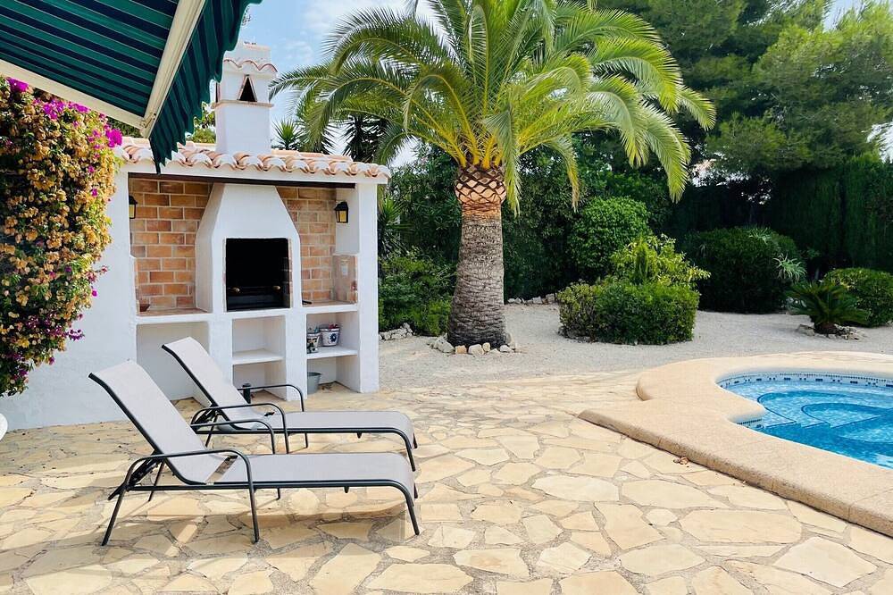 3 bed 2 bath family villa, close to beach, Wifi and air con in Cabo de la Nao, Jávea