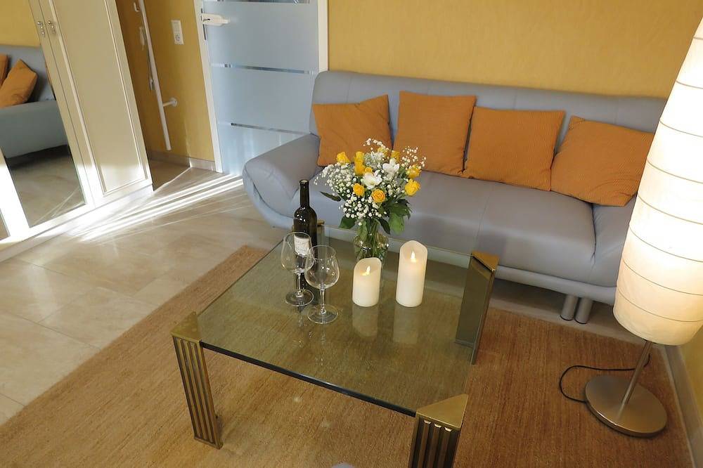 Ganze Wohnung, Das blaue Haus  Ferienwohnungen, Balkon, Pool, Gartenanlage, Massagen, Friseur in Pleisweiler-Oberhofen, Südliche Weinstraße